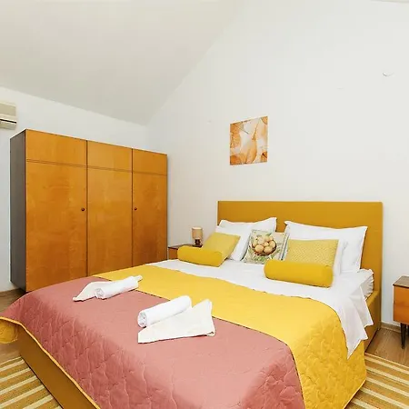 House Miroslav Holiday home Podgora