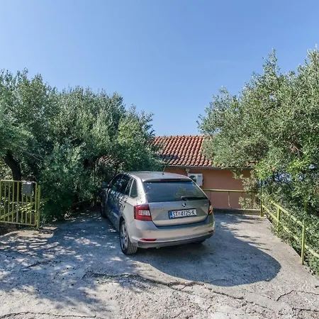 בית נופש House Miroslav *