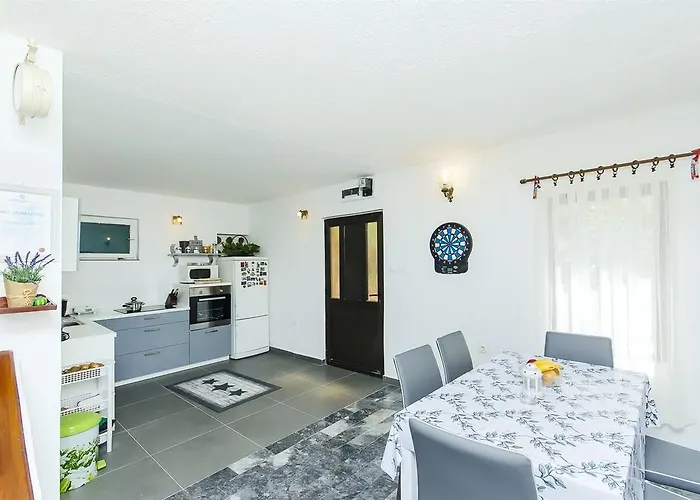 בית נופש House Miroslav פודגורה