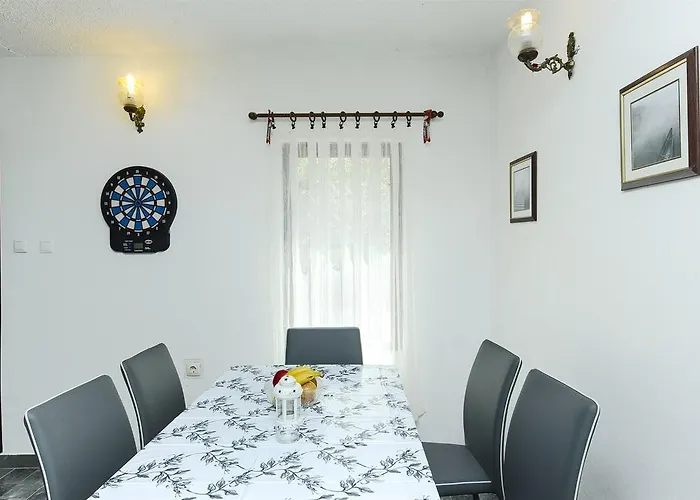 House Miroslav בית נופש פודגורה
